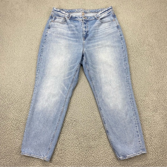 American Eagle Women's Mom High Waisted Jeans  |  Size:  18 Regular - Picture 1 of 14